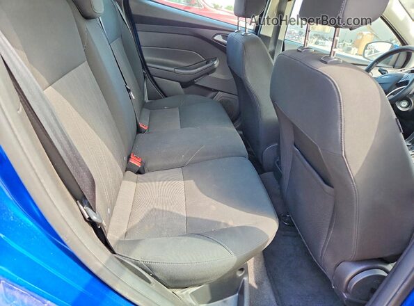 1FADP3K22JL222400 2018 FORD FOCUS Blue Rear seats view