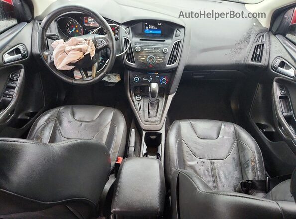1FADP3K23GL312115 2016 FORD FOCUS Red Widok deski rozdzielczej