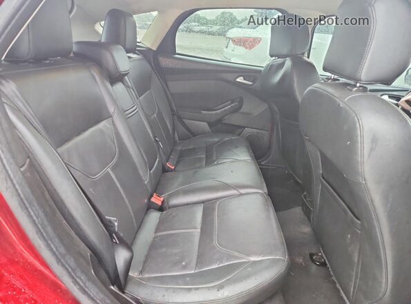 1FADP3K23GL312115 2016 FORD FOCUS Red Widok tylnych siedzeń