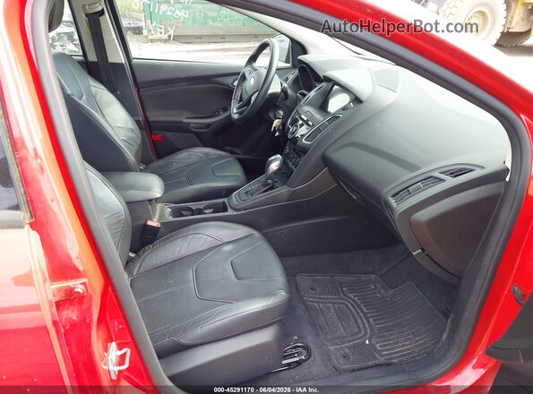1FADP3K24GL378592 2016 FORD FOCUS Red Вид салону спереду