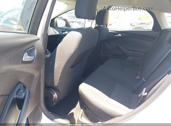 1FADP3K24HL263573 2017 FORD FOCUS White VIN կոդի պիտակի տեսք