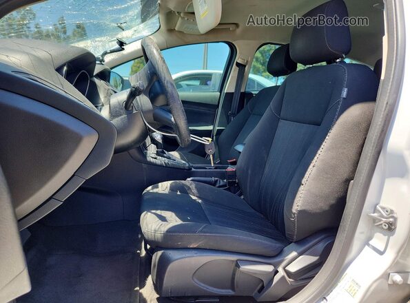1FADP3K24JL260209 2018 FORD FOCUS Белый Вид салона спереди