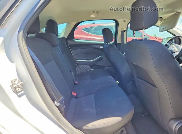 1FADP3K24JL260209 2018 FORD FOCUS Белый Вид задних сидений