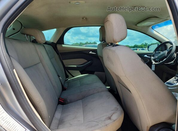 1FADP3K24JL326788 2018 FORD FOCUS Silver Вид задніх сидінь