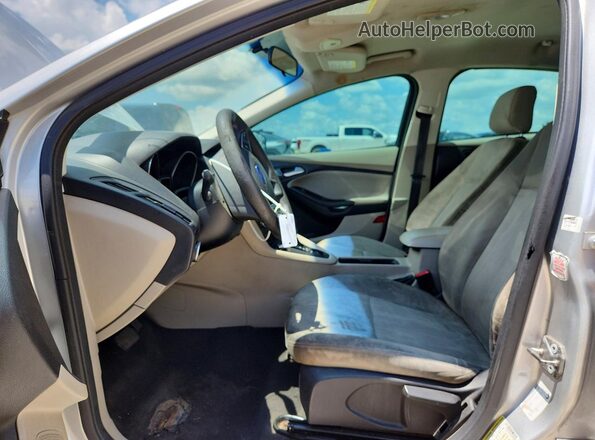 1FADP3K24JL326788 2018 FORD FOCUS Silver Вид салону спереду