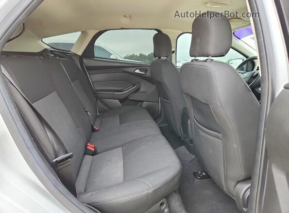 1FADP3K25GL244867 2016 FORD FOCUS Белый Вид задних сидений