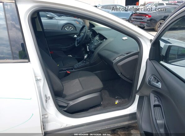 1FADP3K25HL336272 2017 FORD FOCUS White Front interior view