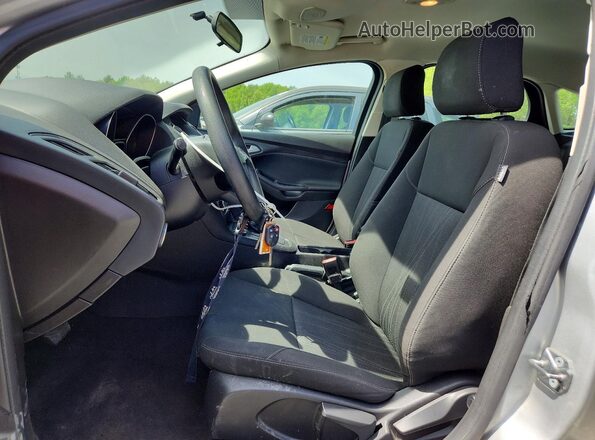 1FADP3K26HL279130 2017 FORD FOCUS Silver Вид салону спереду