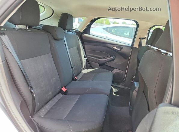 1FADP3K26HL279130 2017 FORD FOCUS Silver Вид задніх сидінь