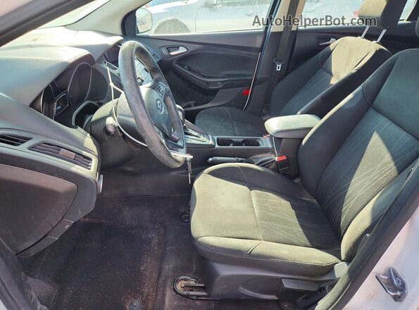 1FADP3K26JL206667 2018 FORD FOCUS White Front interior view