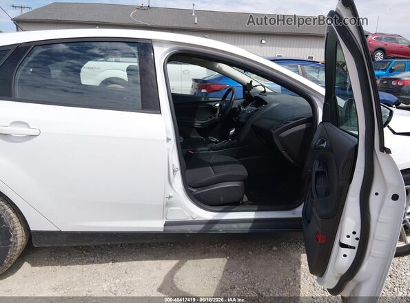 1FADP3K26JL262205 2018 FORD FOCUS Белый Вид салона спереди