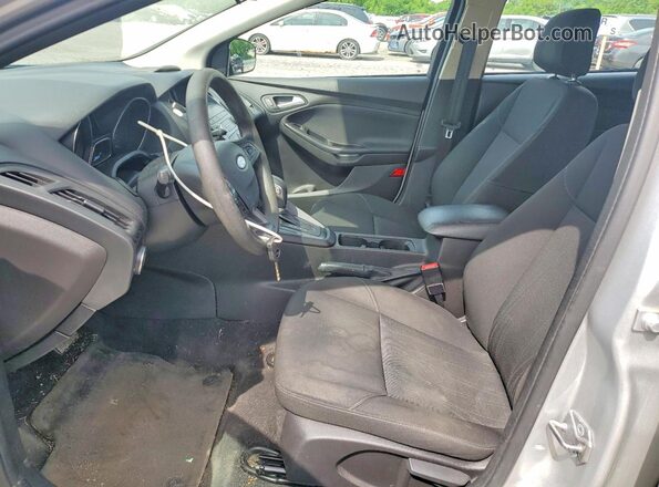 1FADP3K26JL280137 2018 FORD FOCUS Silver Вид салону спереду