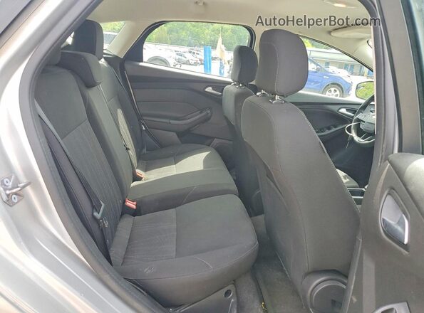 1FADP3K26JL280137 2018 FORD FOCUS Silver Вид задніх сидінь