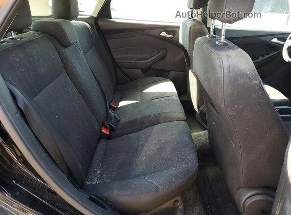 1FADP3K26JL330468 2018 FORD FOCUS Black Հետևի նստատեղերի տեսք