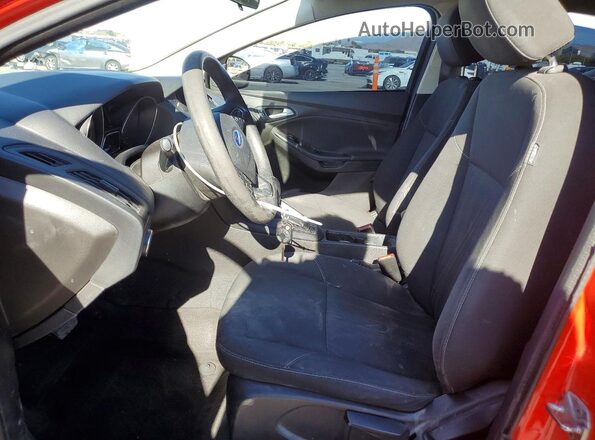 1FADP3K27GL255384 2016 FORD FOCUS Red Вид салону спереду