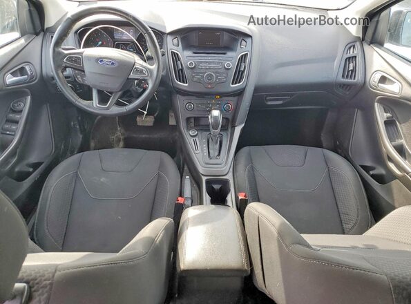 1FADP3K27GL299952 2016 FORD FOCUS Silver Widok deski rozdzielczej