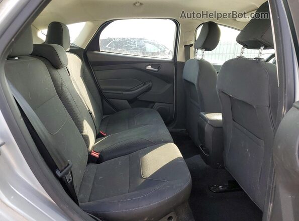 1FADP3K27GL299952 2016 FORD FOCUS Silver Widok tylnych siedzeń