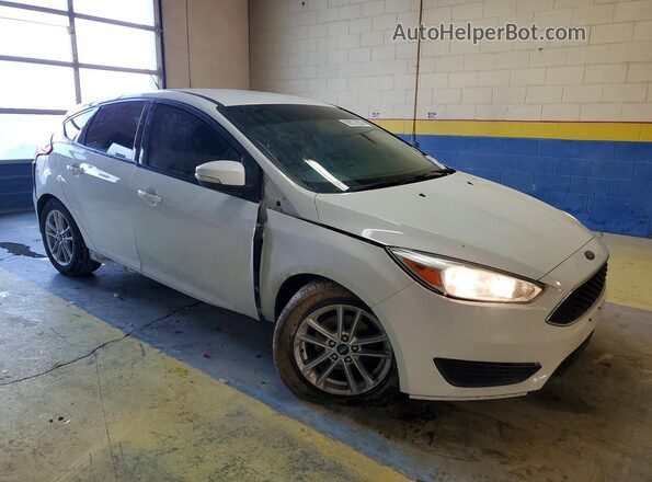 1FADP3K27JL268028 2018 FORD FOCUS Белый Передняя правая четверть