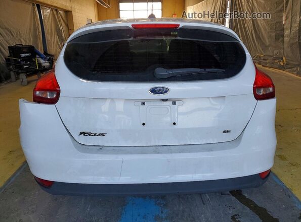 1FADP3K27JL268028 2018 FORD FOCUS Белый Вид сзади