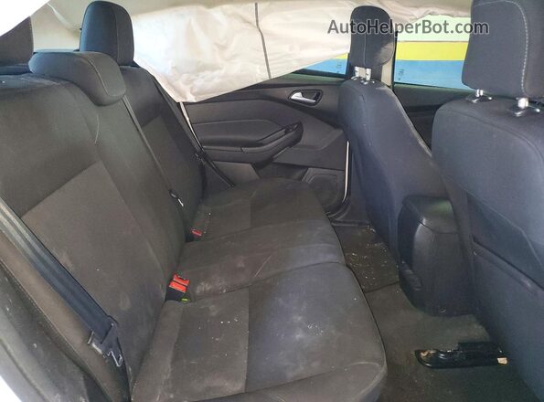 1FADP3K27JL268028 2018 FORD FOCUS Белый Вид задних сидений