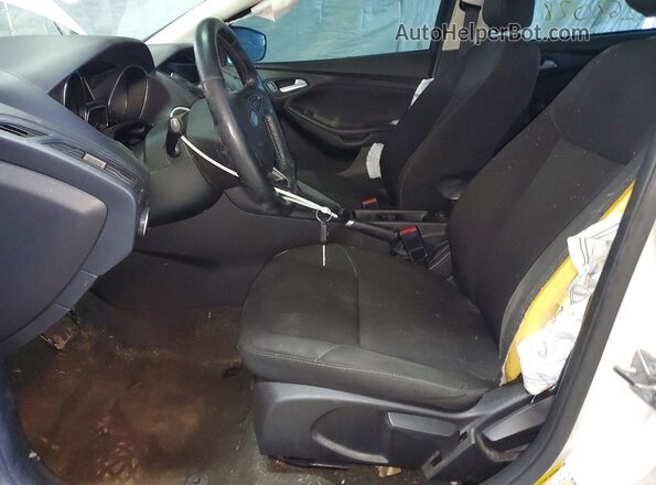 1FADP3K27JL268028 2018 FORD FOCUS Белый Вид салона спереди