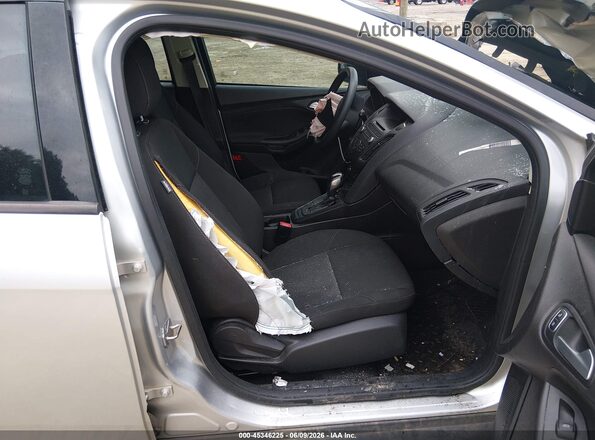 1FADP3K28GL355428 2016 FORD FOCUS Silver Front interior view