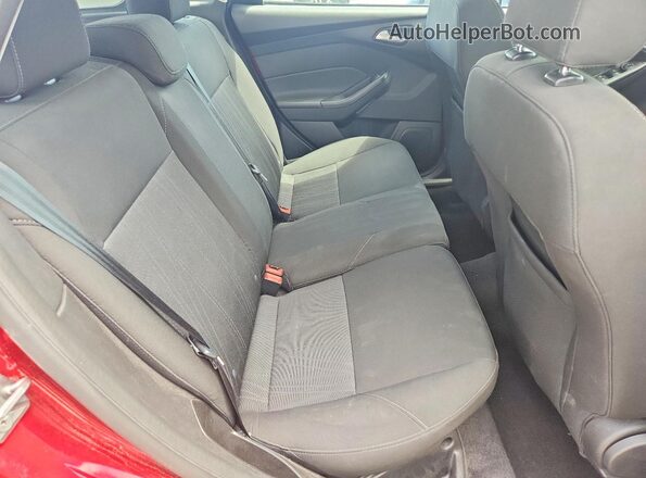 1FADP3K28HL328876 2017 FORD FOCUS Red Вид задніх сидінь