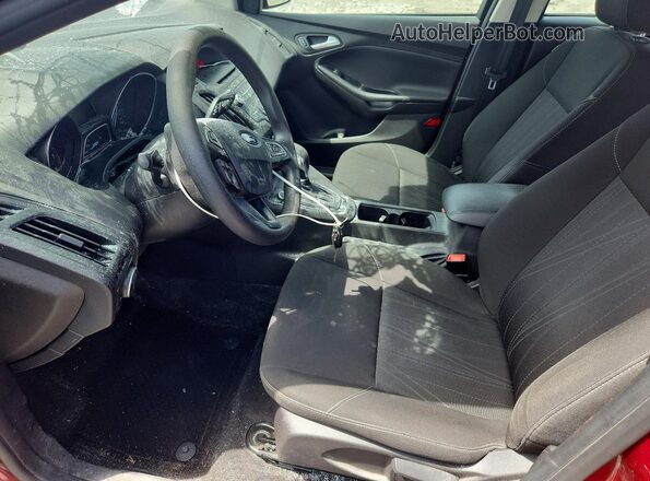 1FADP3K28HL328876 2017 FORD FOCUS Red Вид салону спереду