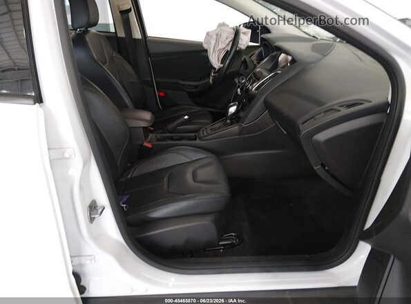1FADP3K29GL239574 2016 FORD FOCUS White Вид салону спереду
