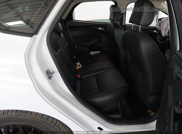 1FADP3K29GL239574 2016 FORD FOCUS White Вид наклейки з VIN-кодом