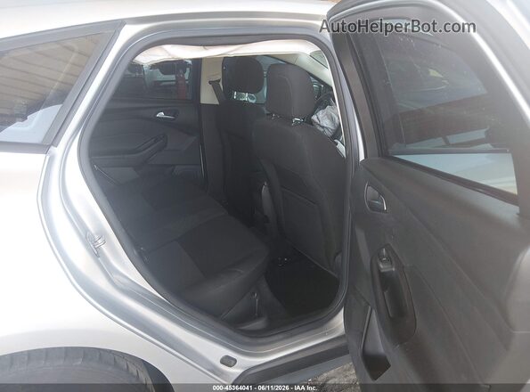 1FADP3K29JL207859 2018 FORD FOCUS Silver VIN կոդի պիտակի տեսք