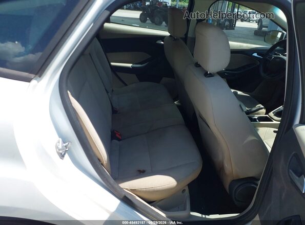 1FADP3K29JL231949 2018 FORD FOCUS White Widok naklejki z numerem VIN