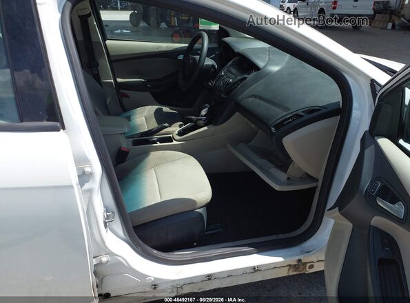 1FADP3K29JL231949 2018 FORD FOCUS White Widok wnętrza z przodu