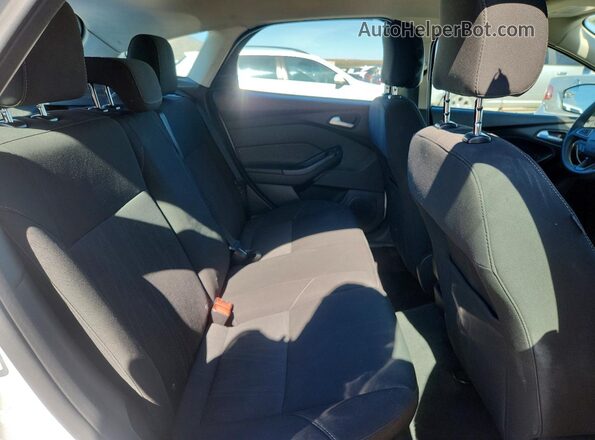 1FADP3K2XGL269876 2016 FORD FOCUS White 