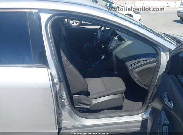 1FADP3K2XGL369914 2016 FORD FOCUS Silver Սալոնի դիմացի տեսք