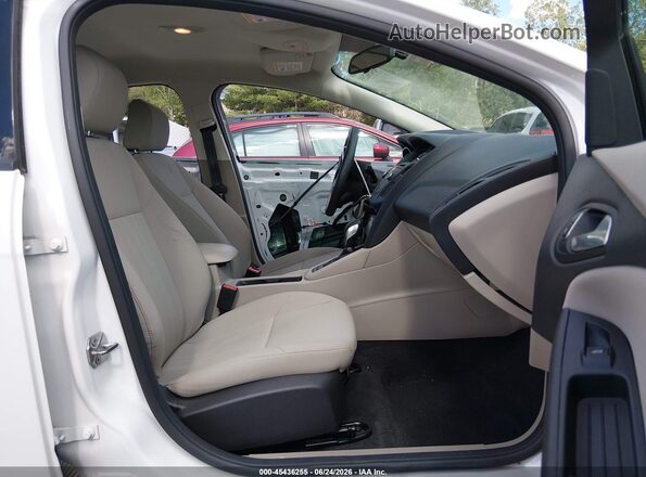 1FADP3K2XHL316549 2017 FORD FOCUS White წინა სალონის ხედი