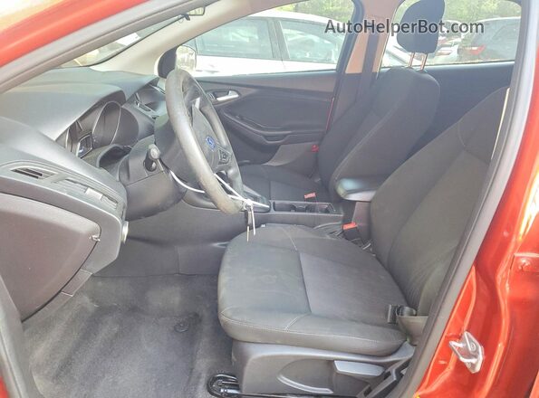 1FADP3K2XJL300129 2018 FORD FOCUS Red Սալոնի դիմացի տեսք