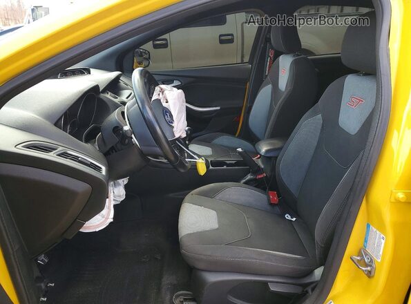1FADP3L92HL229420 2017 FORD FOCUS Желтый Вид салона спереди