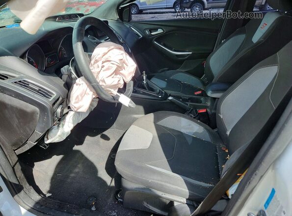 1FADP3L92HL230454 2017 FORD FOCUS White Вид салону спереду