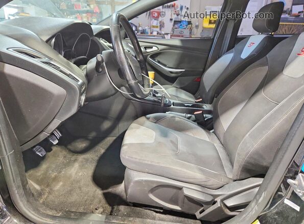 1FADP3L92JL223431 2018 FORD FOCUS Black Front interior view