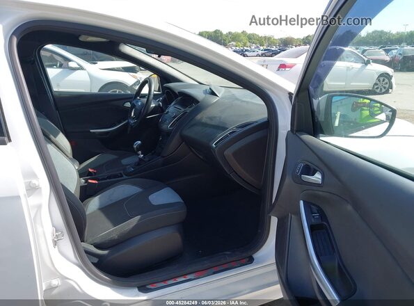 1FADP3L95HL208237 2017 FORD FOCUS ST White Widok wnętrza z przodu