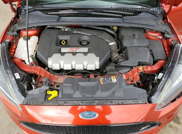 1FADP3L95JL303824 2018 FORD FOCUS Red უკანა სალონის ხედი