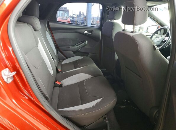 1FADP3L95JL303824 2018 FORD FOCUS Red უკანა სავარძლების ხედი