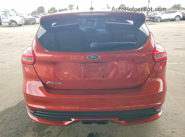 1FADP3L95JL303824 2018 FORD FOCUS Red უკანა ხედი