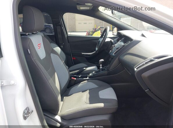 1FADP3L98JL260967 2018 FORD FOCUS White Вид салону спереду