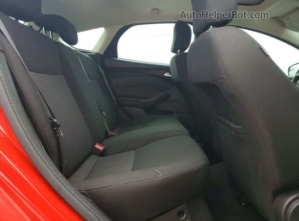 1FADP3M20HL320476 2017 FORD FOCUS Red Հետևի նստատեղերի տեսք