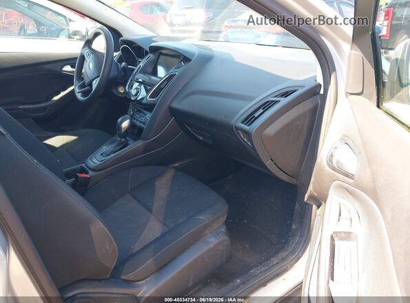 1FADP3M24JL202999 2018 FORD FOCUS Silver Front interior view