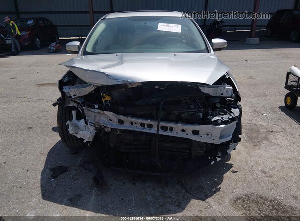 1FADP3M25JL228995 2018 FORD FOCUS Серебряный Вид спереди