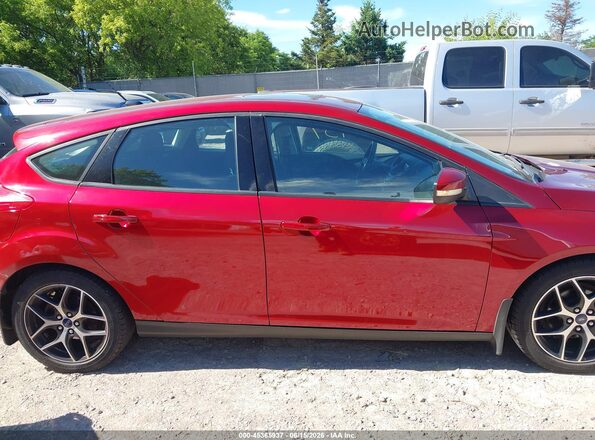 1FADP3M2XHL214682 2017 FORD FOCUS Red Widok wnętrza z tyłu
