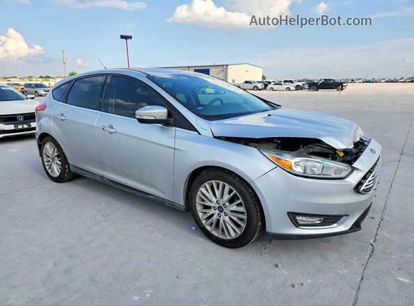 1FADP3N20HL219386 2017 FORD FOCUS Silver Front right